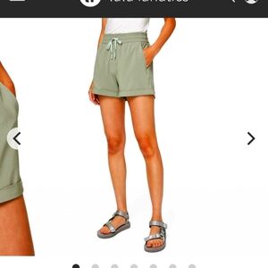 Lululemon spring break away shorts sea moss size 8